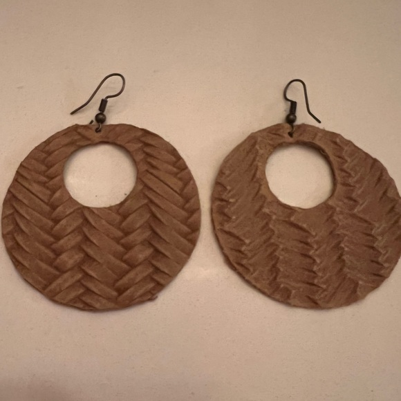 Beige Cork Leather Circle Earrings - Picture 4 of 4